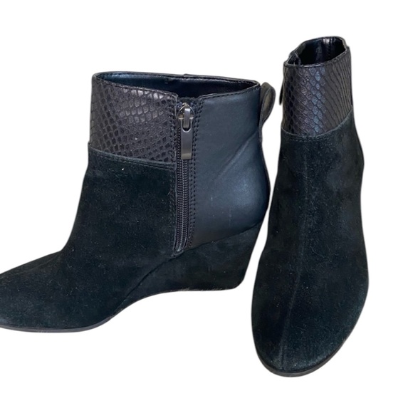 Tahari Boots - Picture 4 of 7
